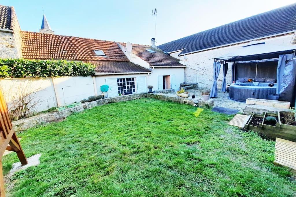 Villa Confortable Avec Jacuzzi A Chevannes Chevannes  Esterno foto