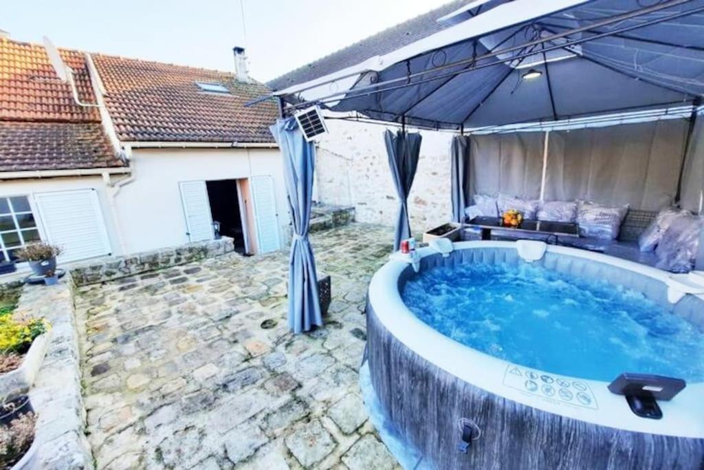 Villa Confortable Avec Jacuzzi A Chevannes Chevannes  Esterno foto